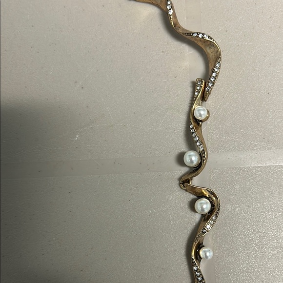 NEW Imitation Pearl & Gold tone Wavy Necklace - Picture 6 of 10